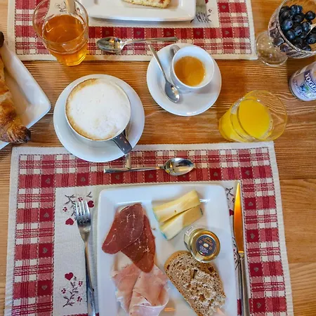 Pensionat Le Coin Des Melezes - Ski, Nature & Trek - In Di Montagna Brusson