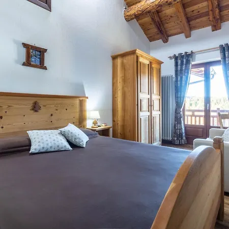 Pensionat Le Coin Des Melezes - Ski, Nature & Trek - In Di Montagna Brusson