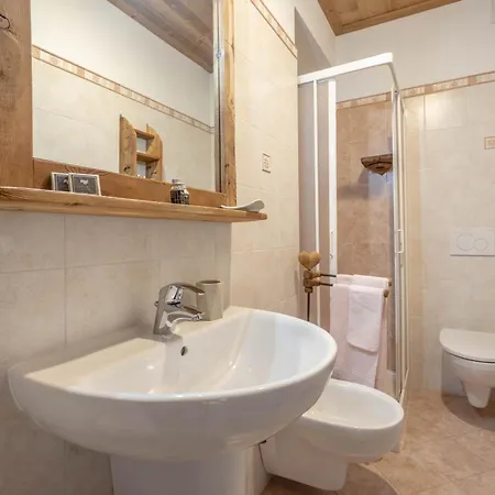 Le Coin Des Melezes - Ski, Nature & Trek - In Di Montagna Pensión Brusson