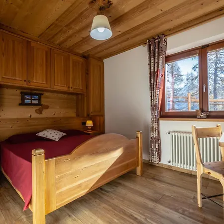 Pensionat Le Coin Des Melezes - Ski, Nature & Trek - In Di Montagna Brusson