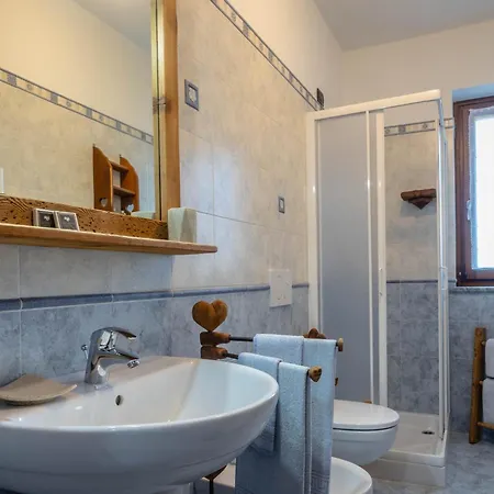 Pensión Le Coin Des Melezes - Ski, Nature & Trek - In Di Montagna Brusson