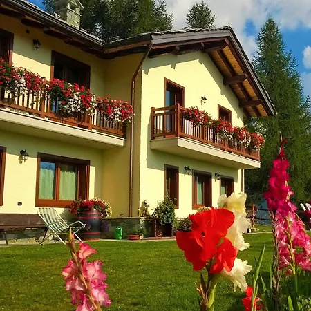 ゲストハウス Le Coin Des Melezes - Ski, Nature & Trek - In Di Montagna 3*