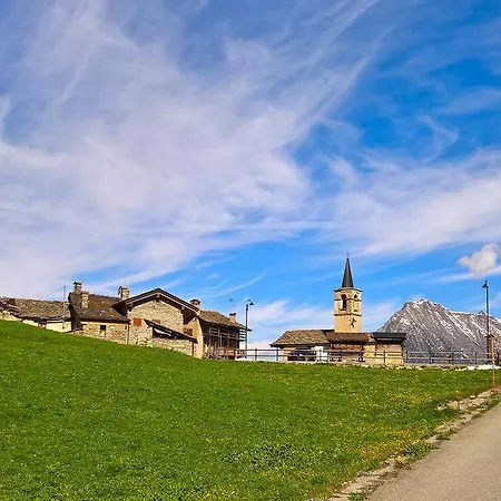 Pensión Le Coin Des Melezes - Ski, Nature & Trek - In Di Montagna Brusson