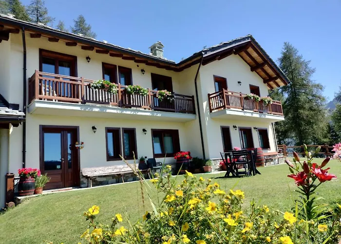 Le Coin Des Melezes - Ski, Nature & Trek - In Di Montagna Guest house Brusson