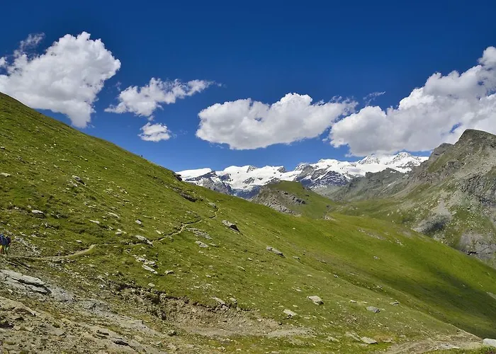 Guest house Le Coin Des Melezes - Ski, Nature & Trek - In Di Montagna 3*